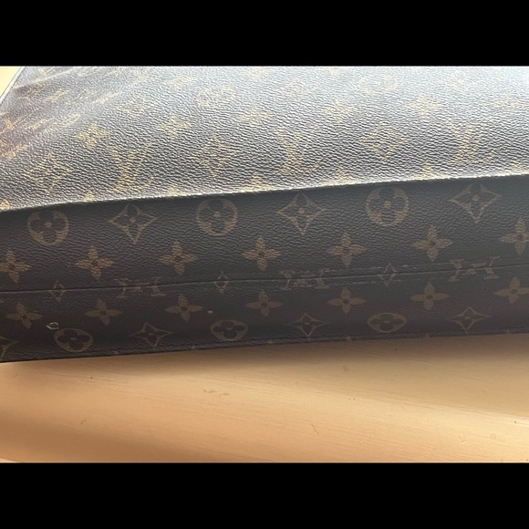 Louis Vuitton - Picture 16 of 16